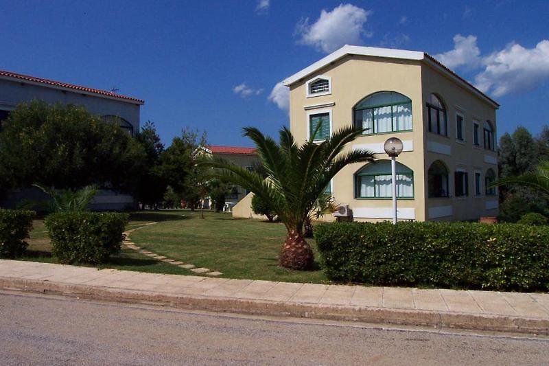 Govino Bay Aparthotel 3*
