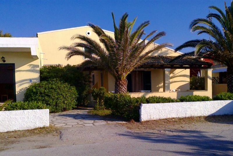 Front Salvanos 2* Acharavi (Corfu)