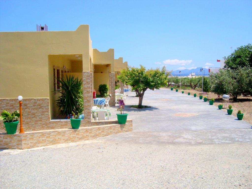 Aparthotel Efi Studio 3*