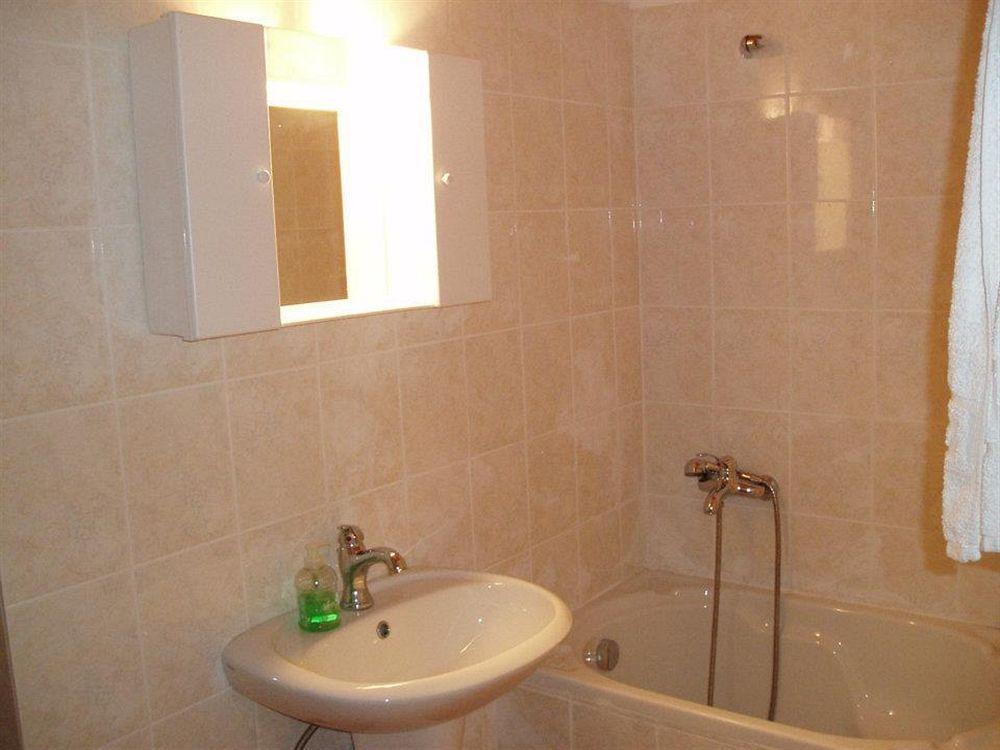 Traditional Stone 3* Vafes