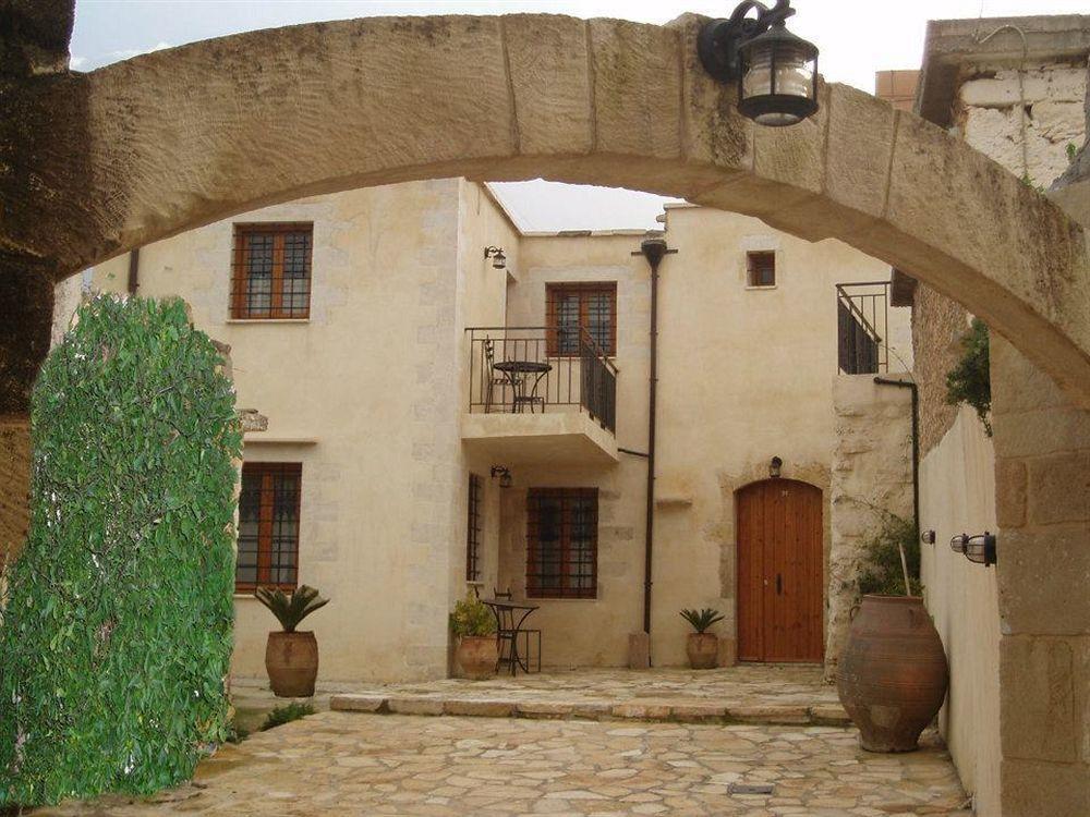 Traditional Stone Aparthotel 3*