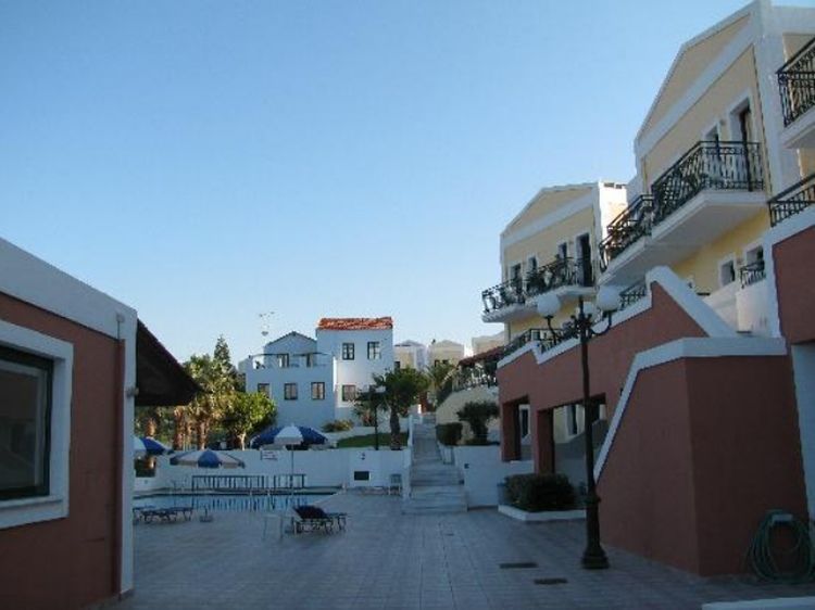 Camari Garden Aparthotel 3*