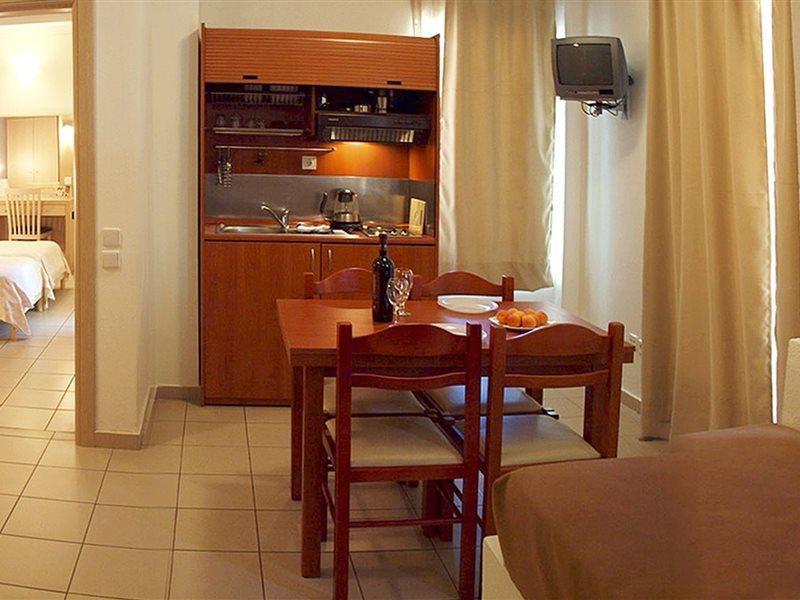 Caravel Aparthotel 3*