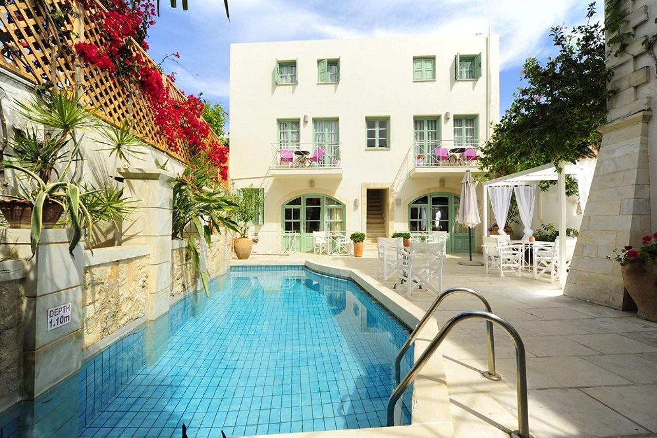 Mythos Boutique 4*