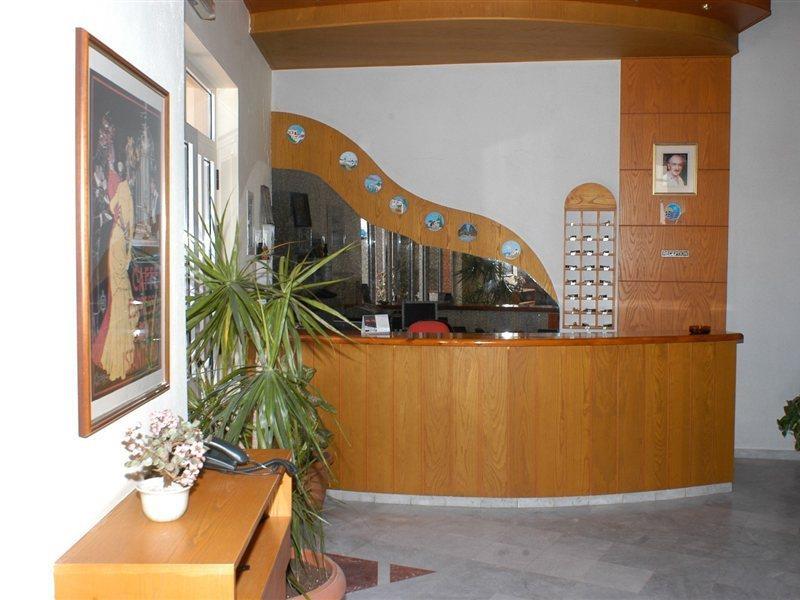 Daisy Aparthotel 2*