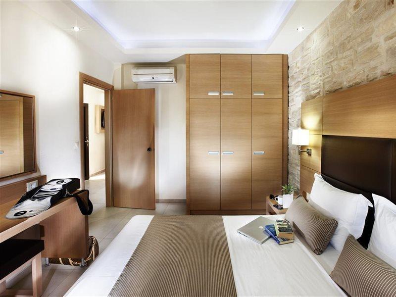 Anna's House Aparthotel 4*