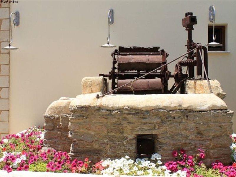 Omega Platanias Aparthotel 3*