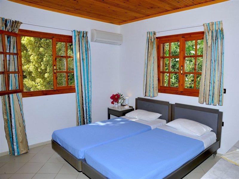 Lefkothea With Large Private Pool Villa Adelianos Kampos
