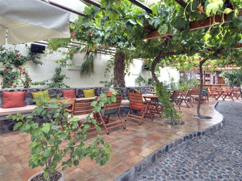Pelican Hotel Fira (Santorini)