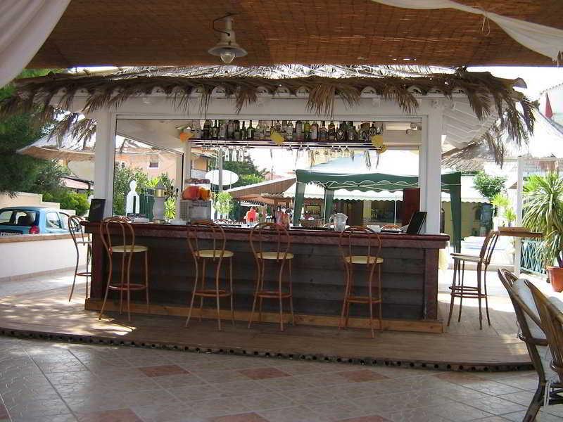 Caravel Pool Kavos
