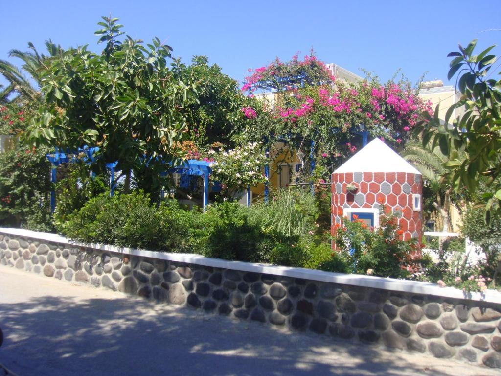 Avra Hotel 2*