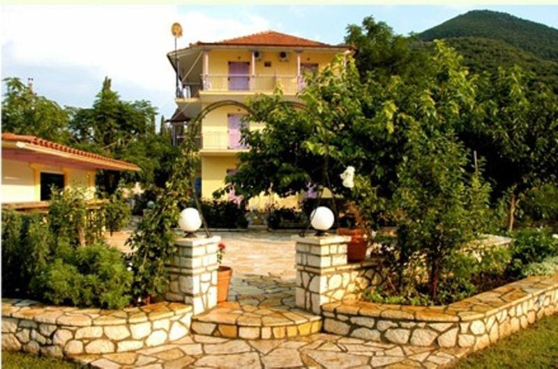 The Garden's Guest house Vlikhon