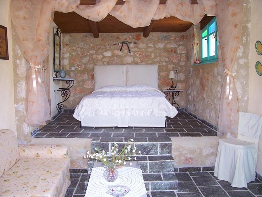 Revera Traditional Stone Villas, & * Keri