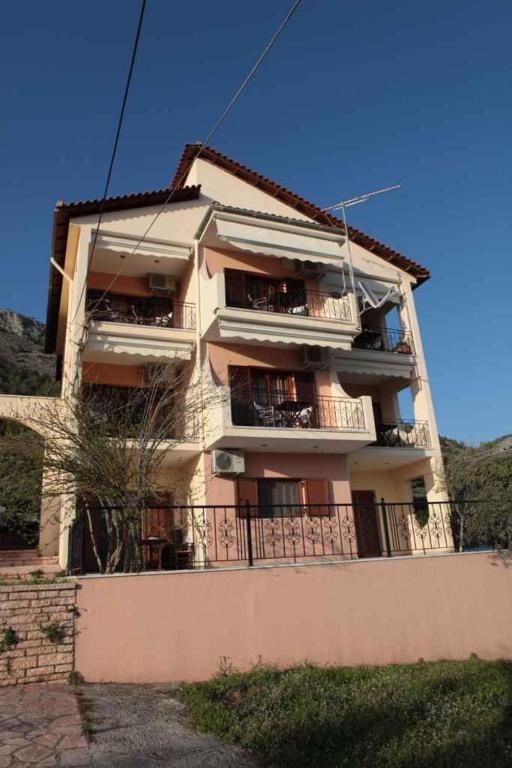 Almini Apartment *