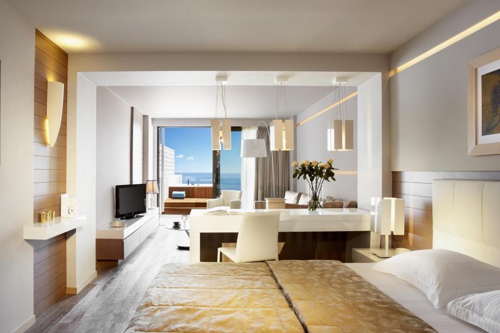 Hotel Lichnos 5*