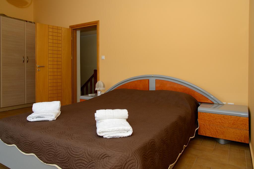 Athenian Spiti
