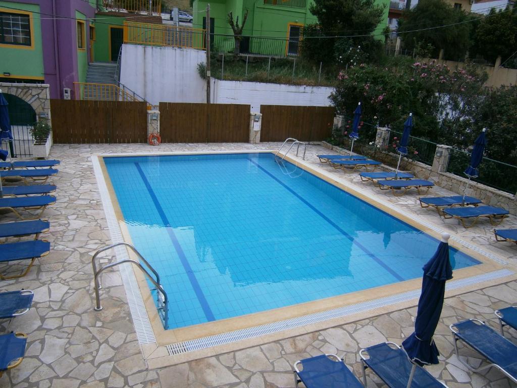 Petros Studios 2*