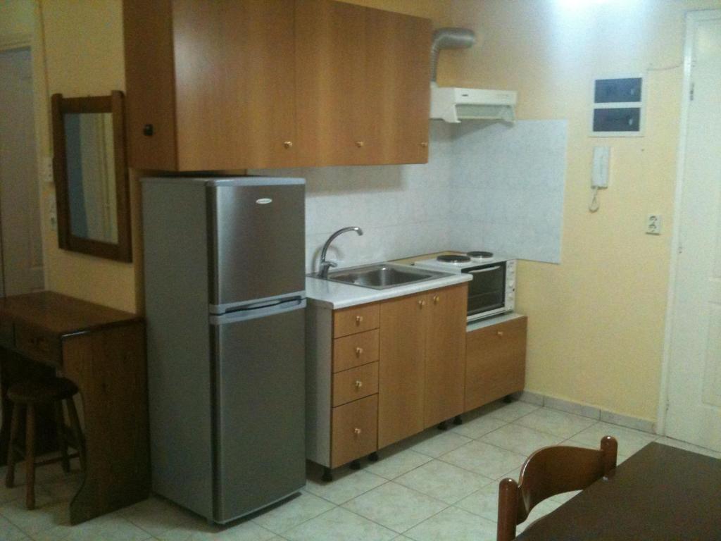 Petros Studios Aparthotel 2*