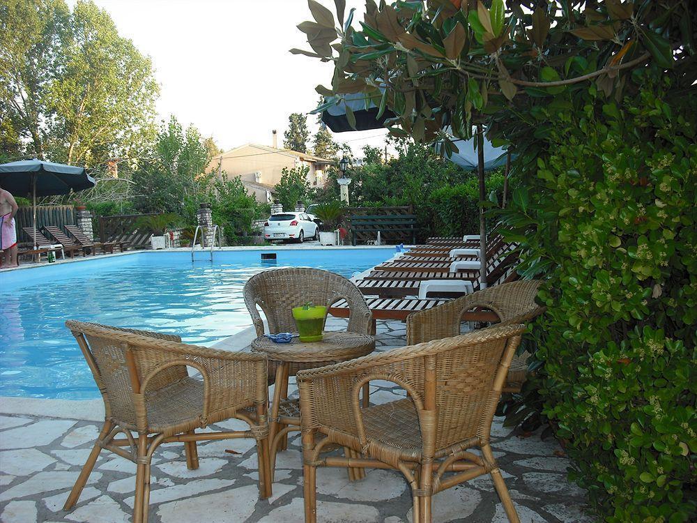 Hotel Charietta & 3*