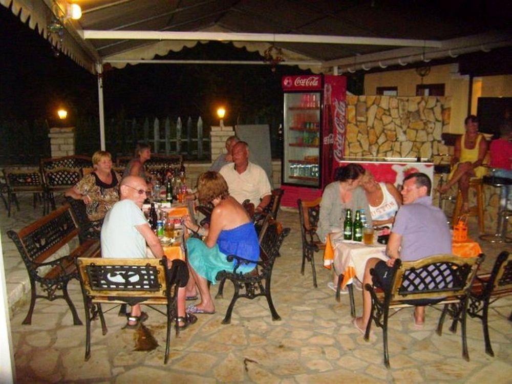 Hotel Charietta & 3*