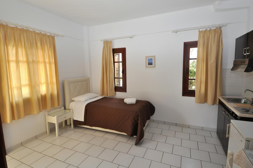 Pennystella * Agia Pelagia (Crete)