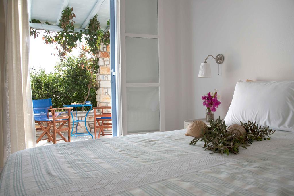 Flora & Agelos Studios Apartment