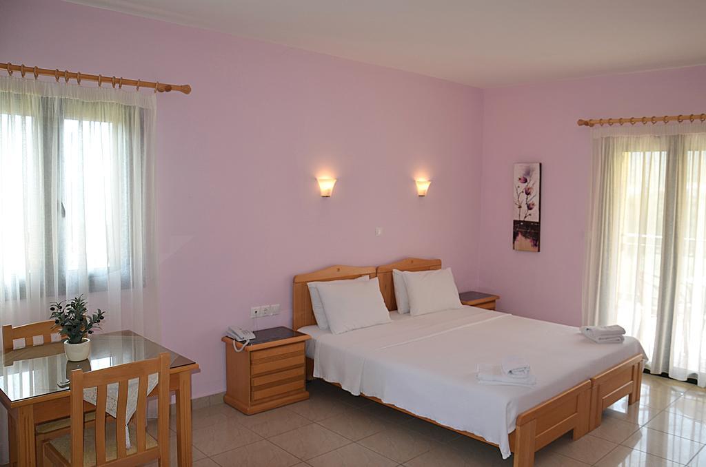 Patelis 3* Poulithra
