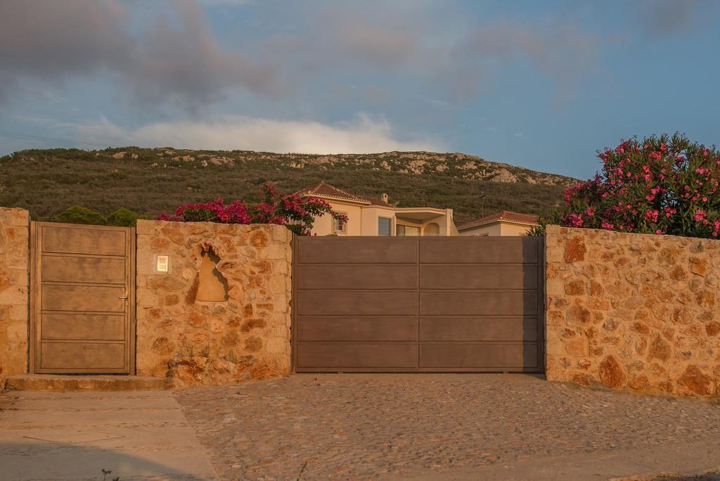 Pyleanblue Villa *