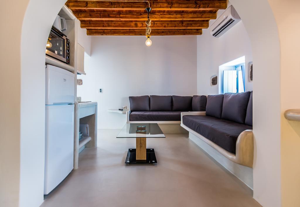 Plaka Suites
