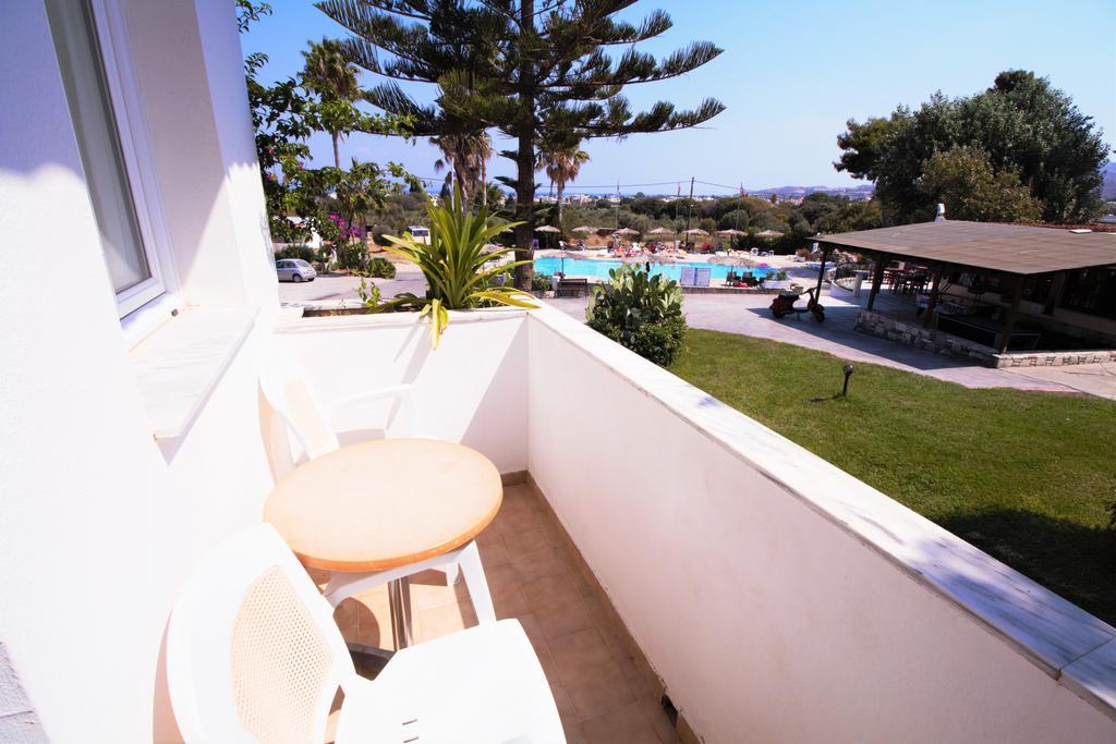 Aparthotel Ampavris Family