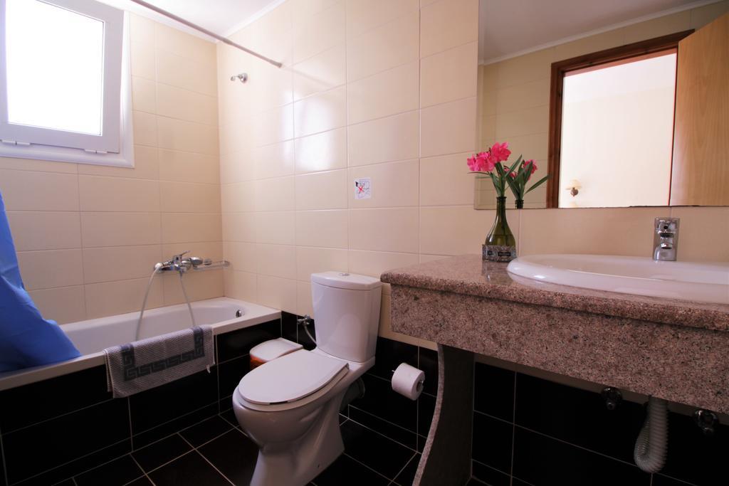 Ampavris Family Aparthotel 3*