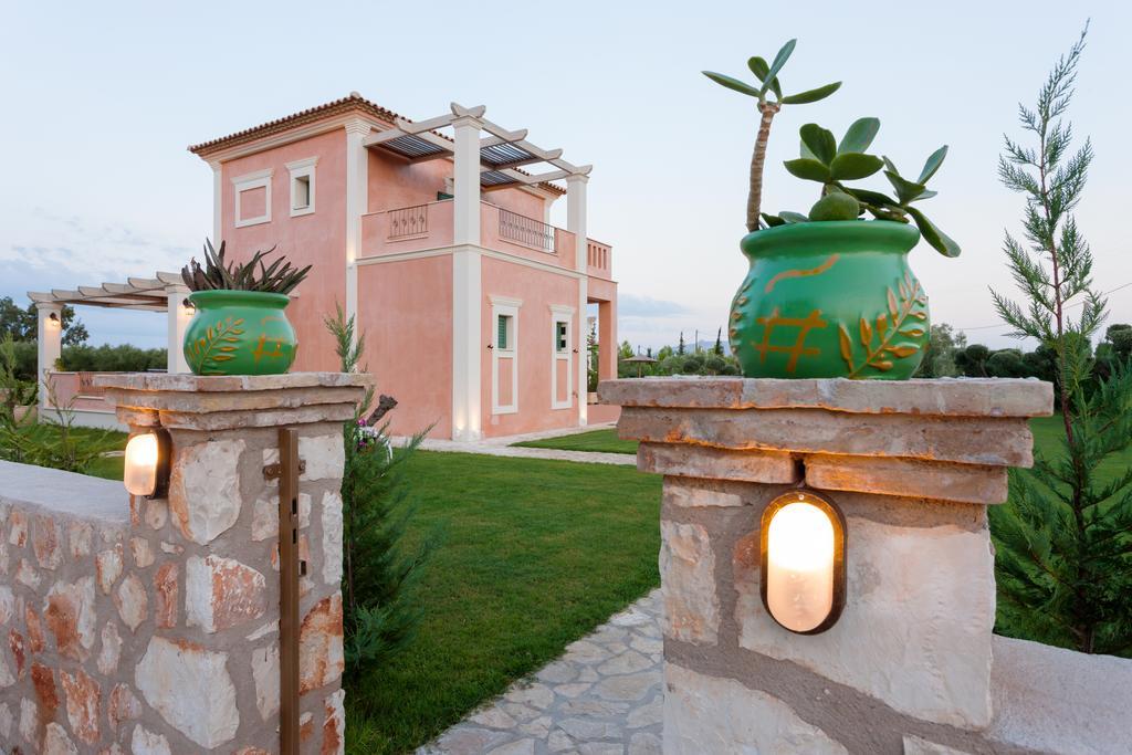 Villa Agro Art Boutique & Luxury - Two Art With Pools, Unique Decors, And A Treehouse Option Vanato