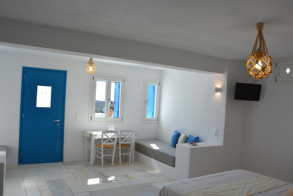 White Blue & * Parikia (Paros)