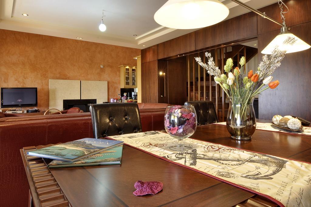 Aeolos Villa