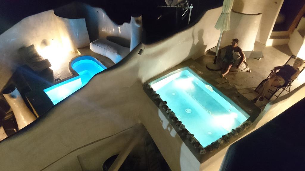 αura Cave Villa *