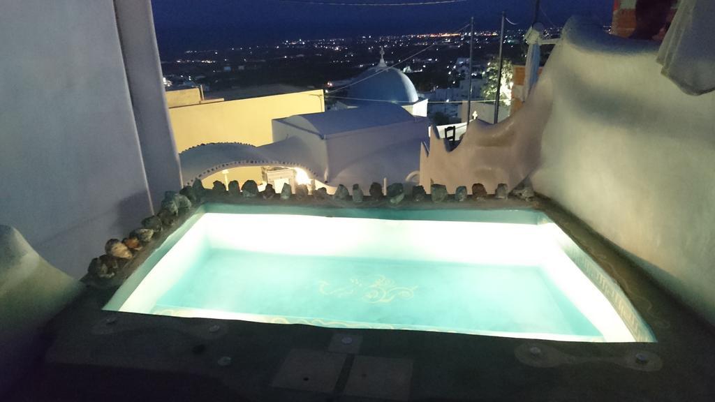 αura Cave Villa Fira (Santorini)