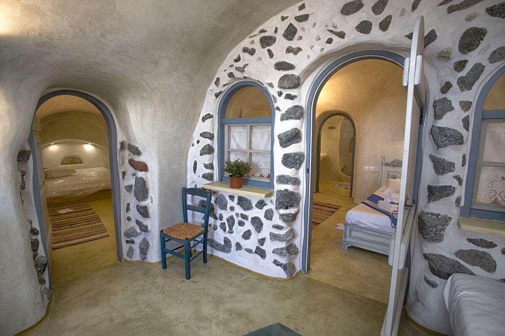 αura Cave Villa *