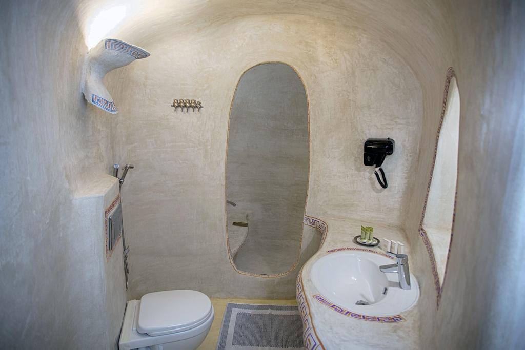 αura Cave Villa