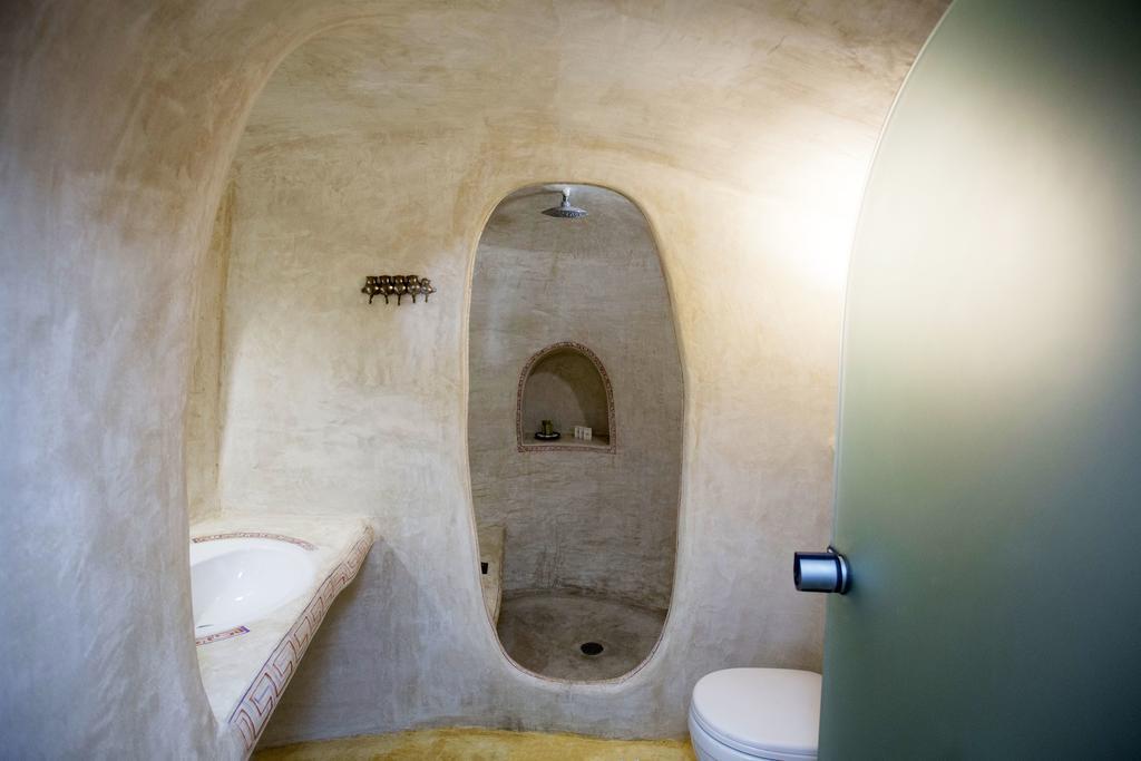 αura Cave Fira (Santorini)