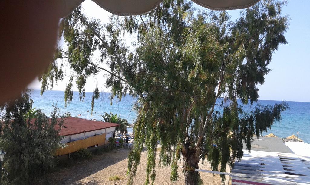 Seaside * Paralia Dionysiou
