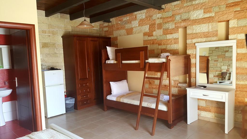 Ornella & Aparthotel Sivota (Epirus)