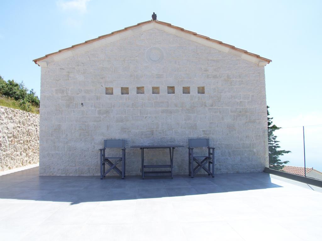 Kampaki Stone Agios Nikitas