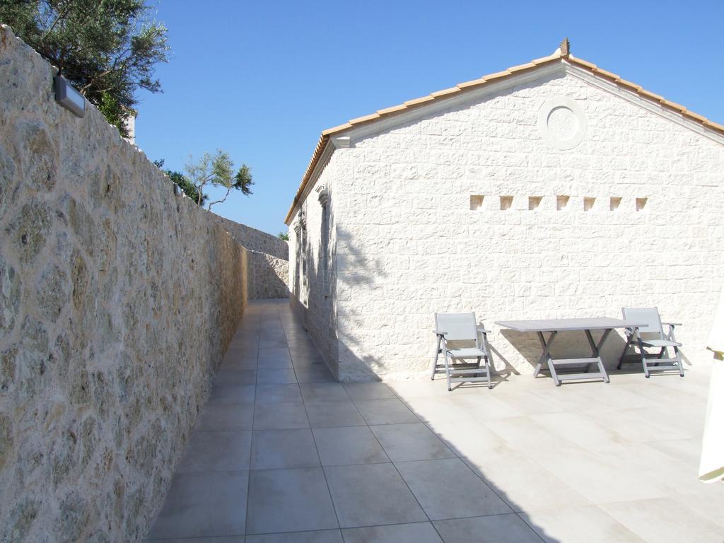 Kampaki Stone Villa *