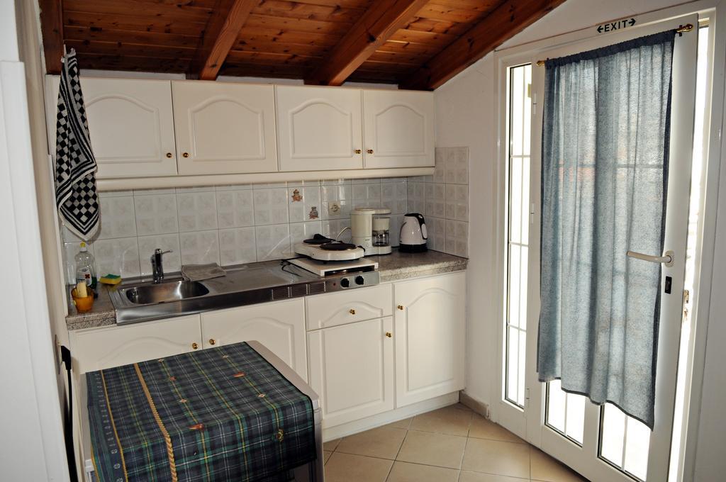 Dimitris Studios Apartment