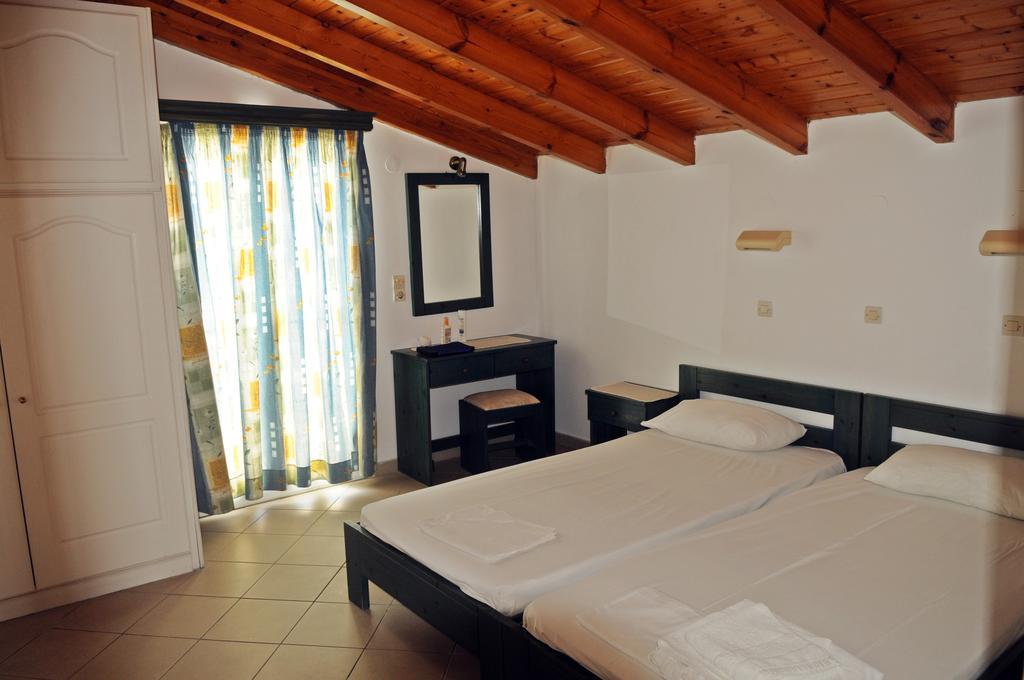 Dimitris Studios Apartment
