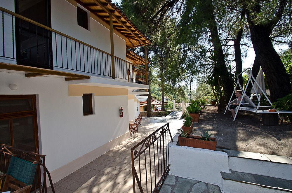 Pine Trees Aparthotel Agnontas