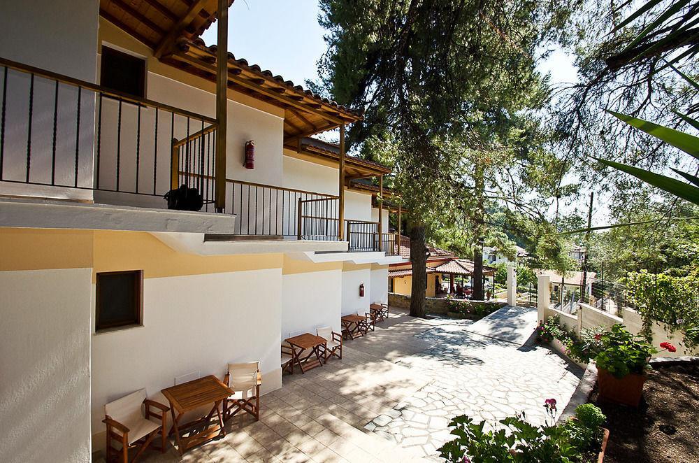 Aparthotel Pine Trees 2*