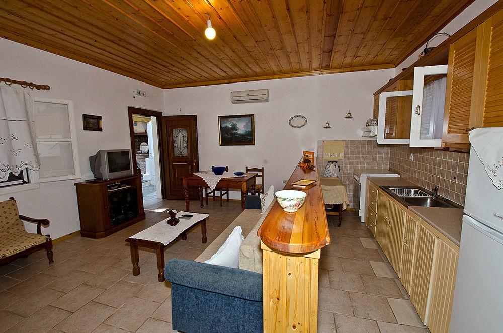 Pine Trees Aparthotel Agnontas