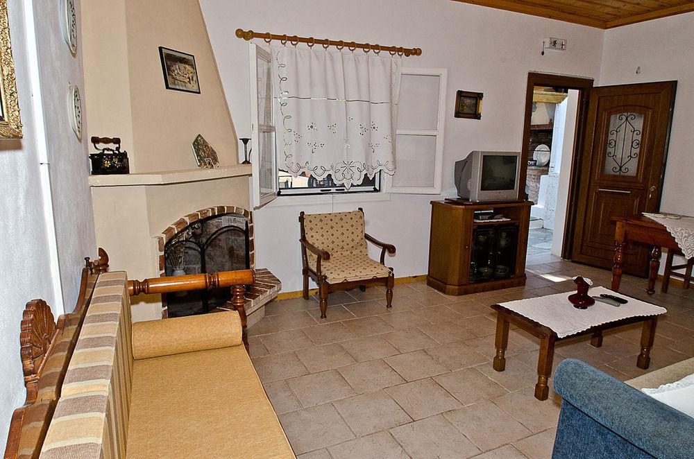 Aparthotel Pine Trees 2*