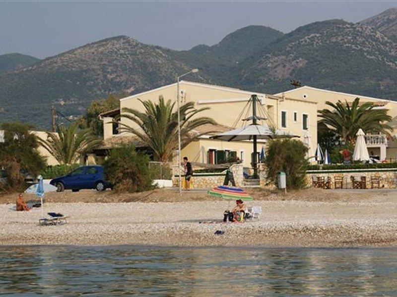 Front Salvanos 2* Acharavi (Corfu)